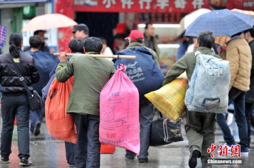 聚焦春節(jié)“恐歸族”：近鄉(xiāng)情怯，恐懼何來？(圖)